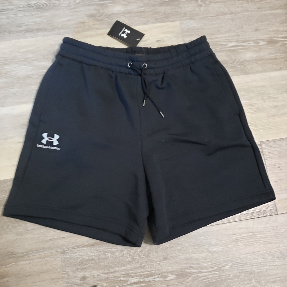 New Under Armour wide leg fleece line shorts size M